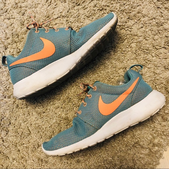 Nike Roshe Shoes - Size 7W - Picture 2 of 6